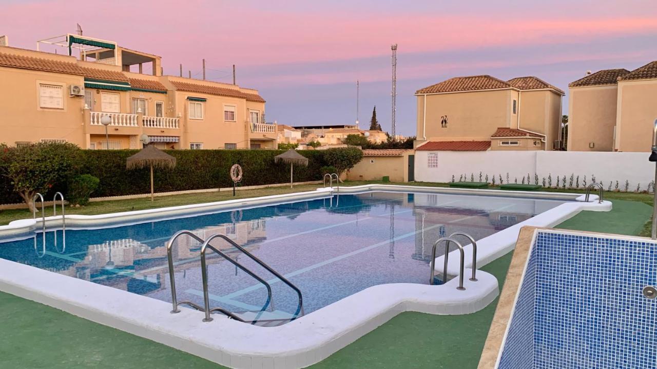 Holiday House Torrevieja Bagian luar foto