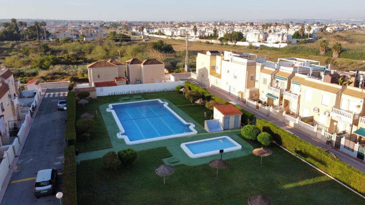 Holiday House Torrevieja Bagian luar foto