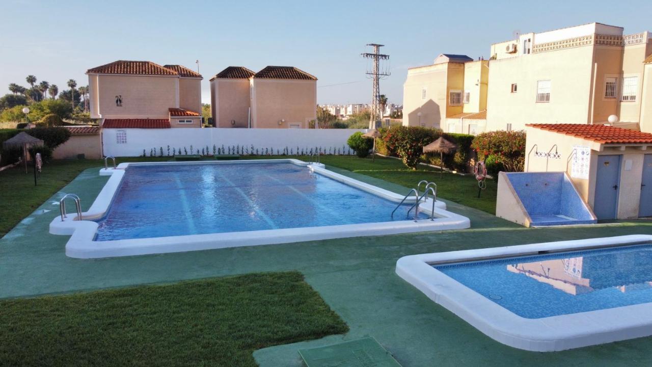 Holiday House Torrevieja Bagian luar foto