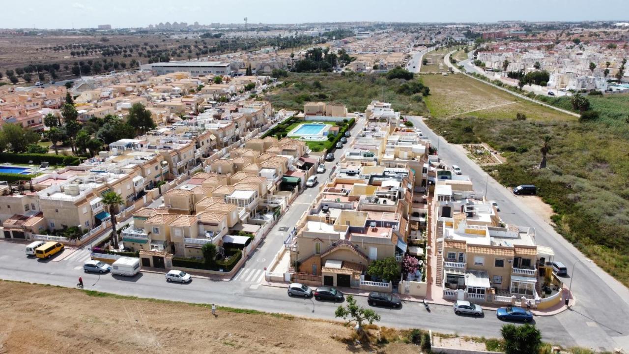 Holiday House Torrevieja Bagian luar foto
