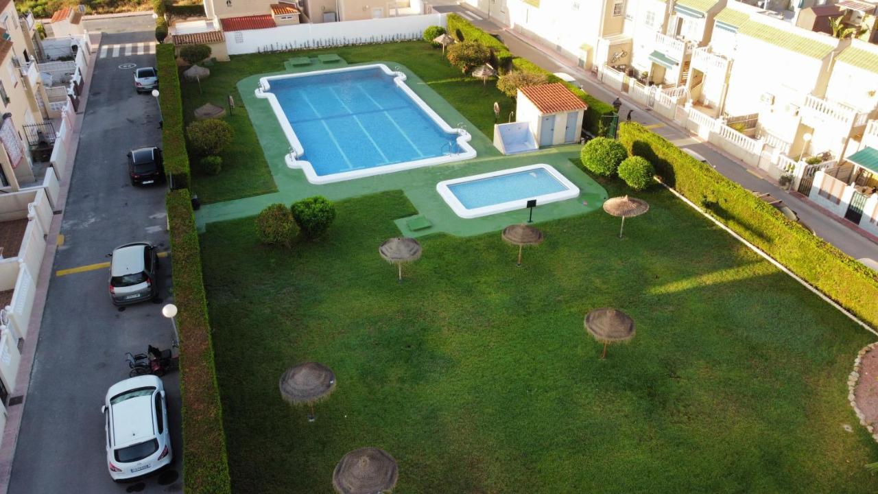 Holiday House Torrevieja Bagian luar foto