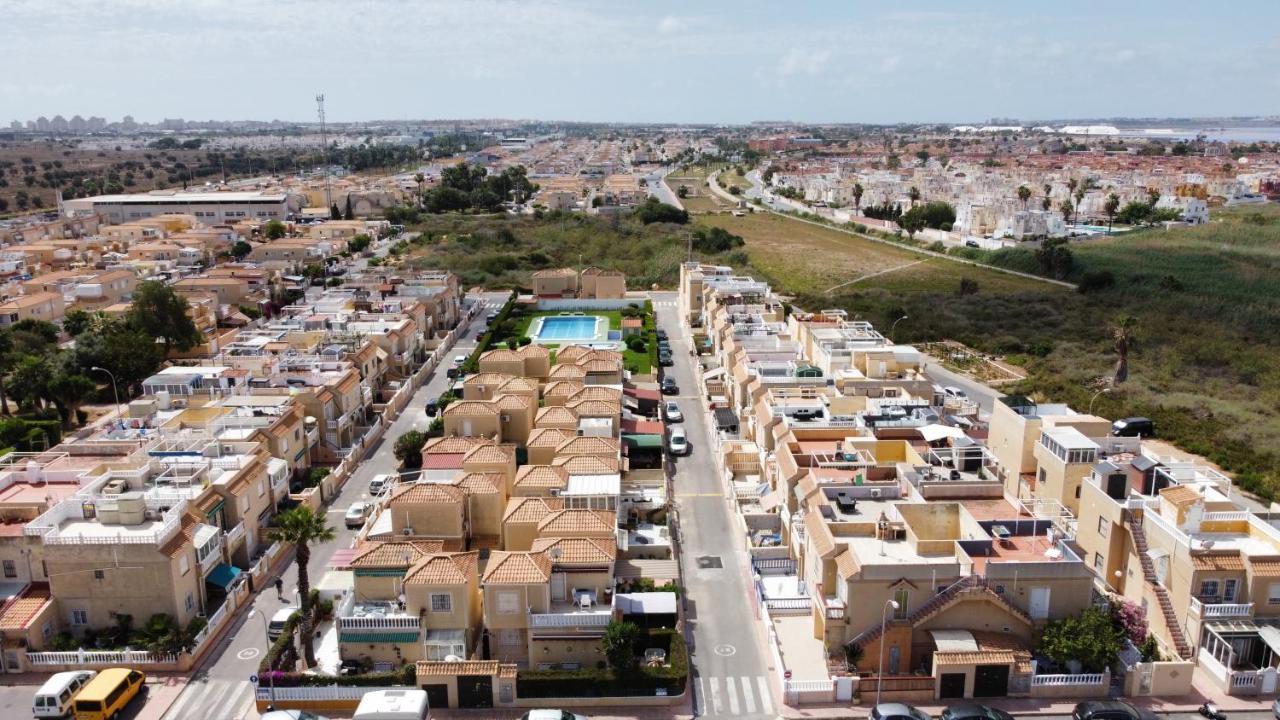 Holiday House Torrevieja Bagian luar foto